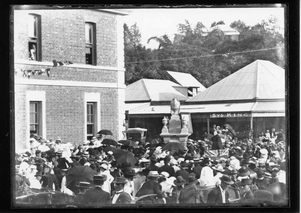 Unveiling of the Nash&nbsp;Memorial