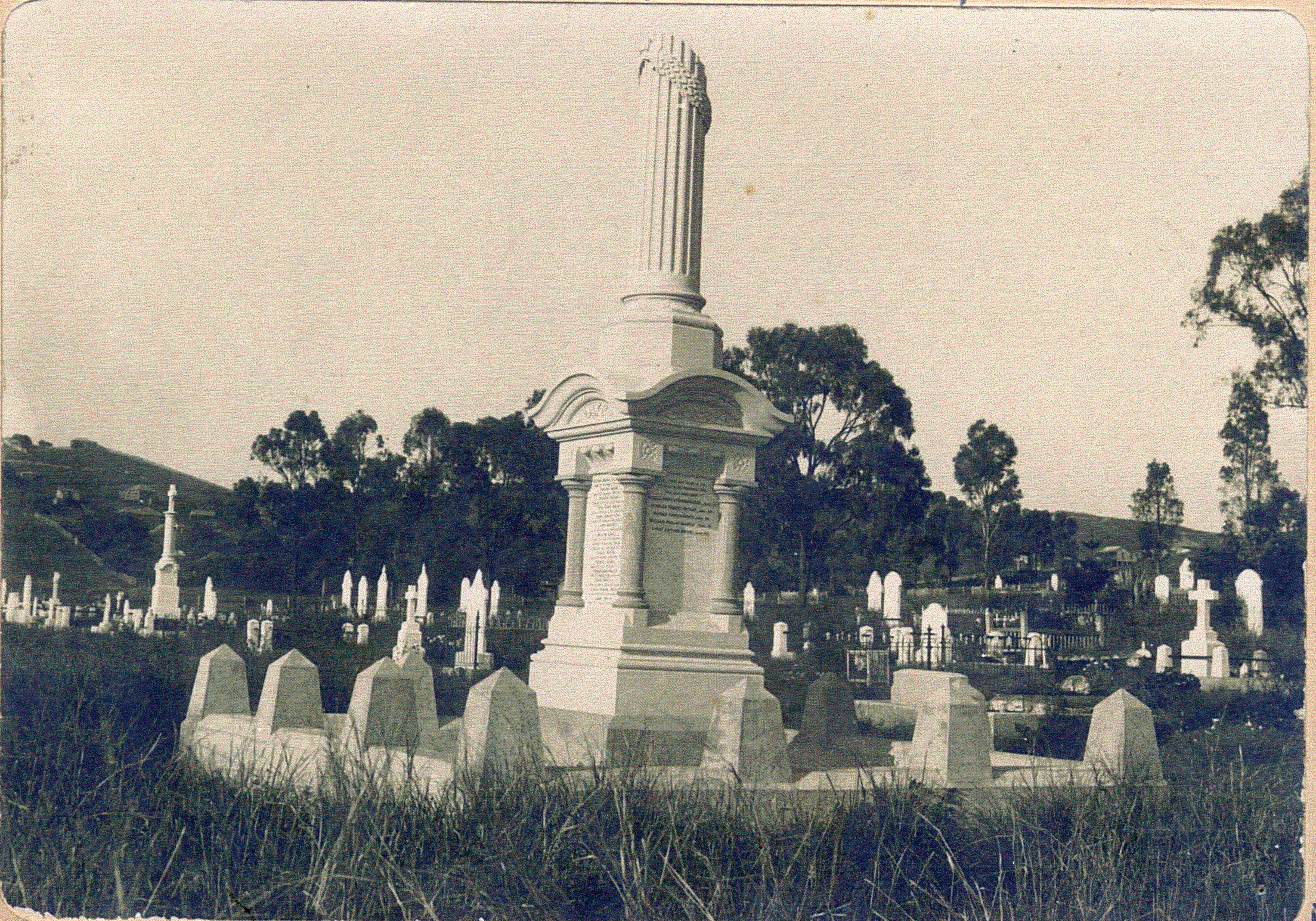 Memorial to the 5 Gympie miners who were killed in the Mt Morgan Mine accident