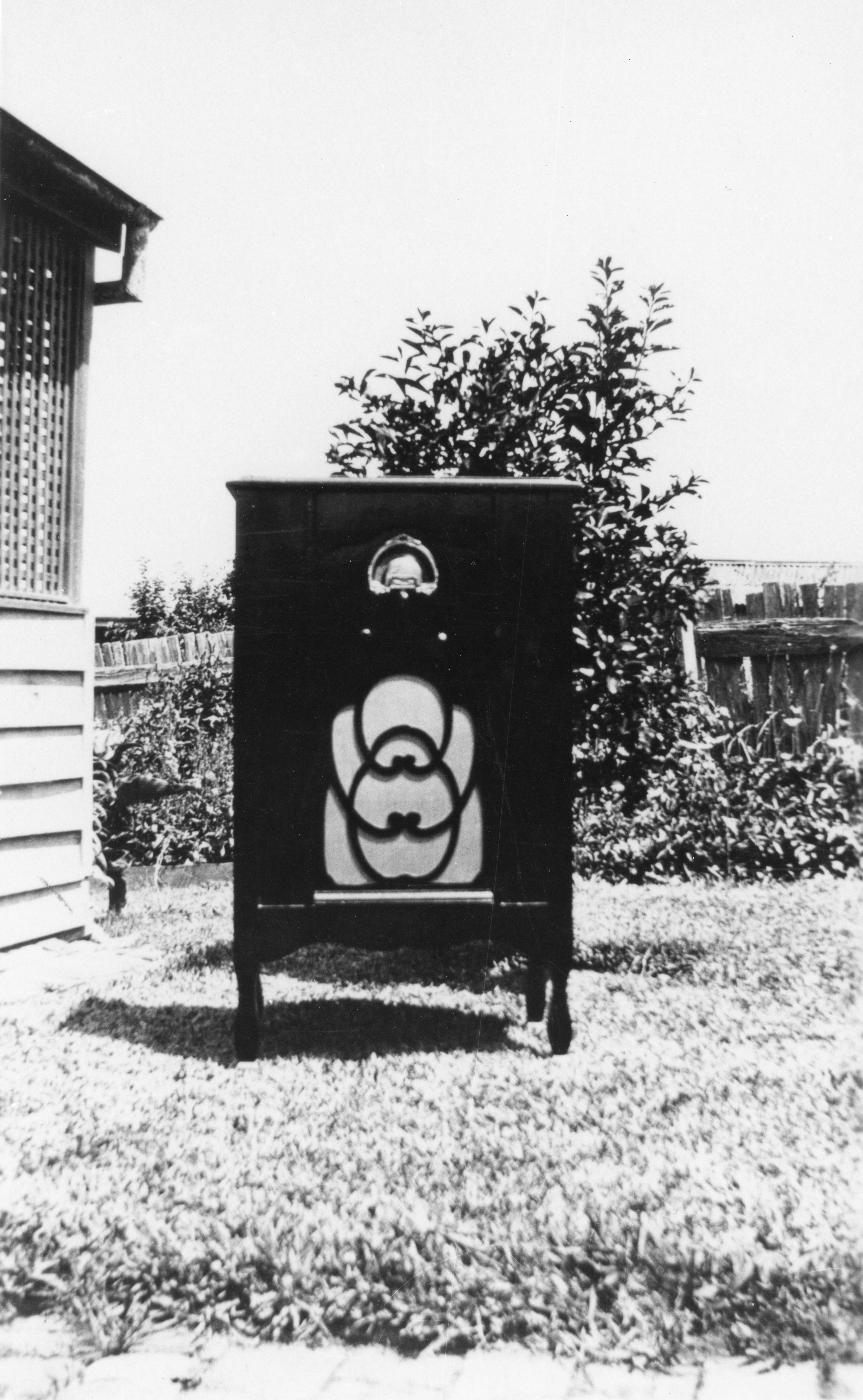 Radio made in Gympie by Charlie Whittingham