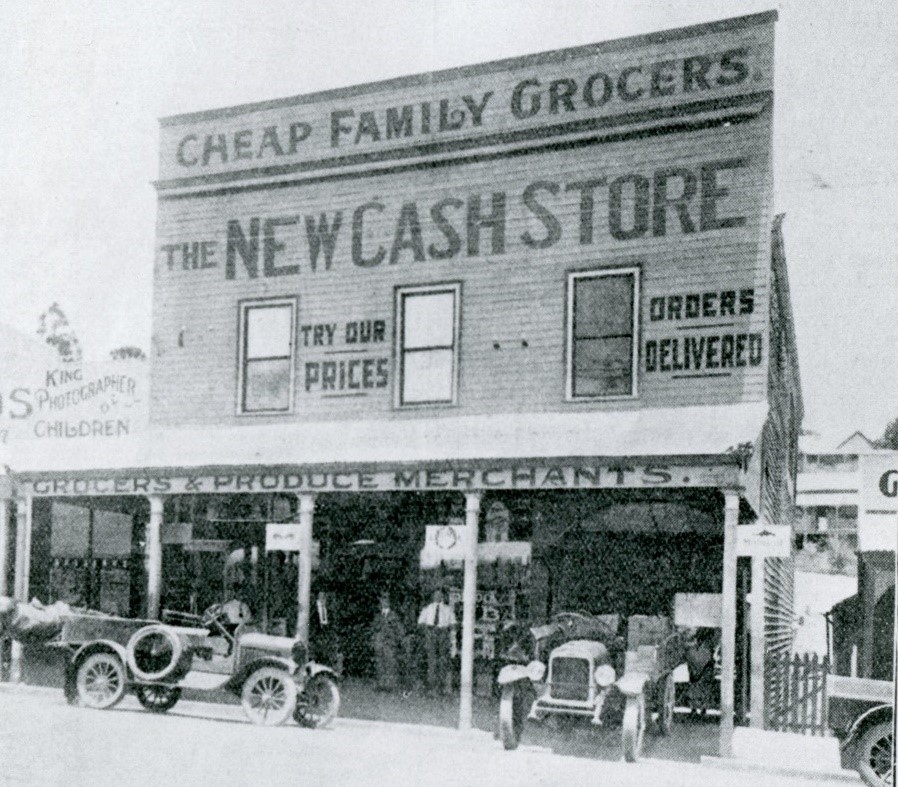 The New Cash Store (A. Schumann)